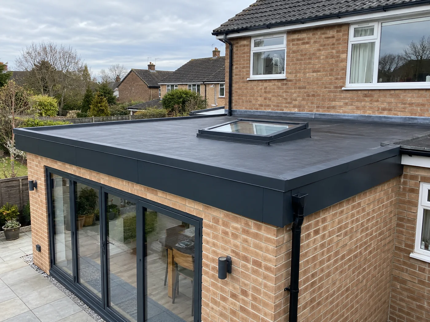 Dark flat extension roof with rooflight