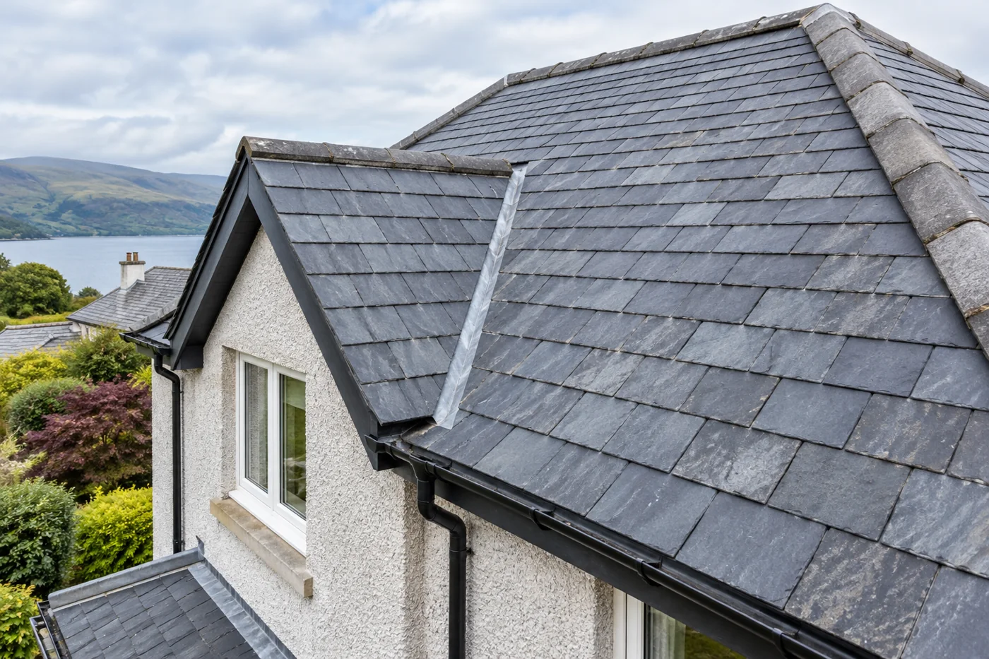 Overlapping natural slate roof coverings